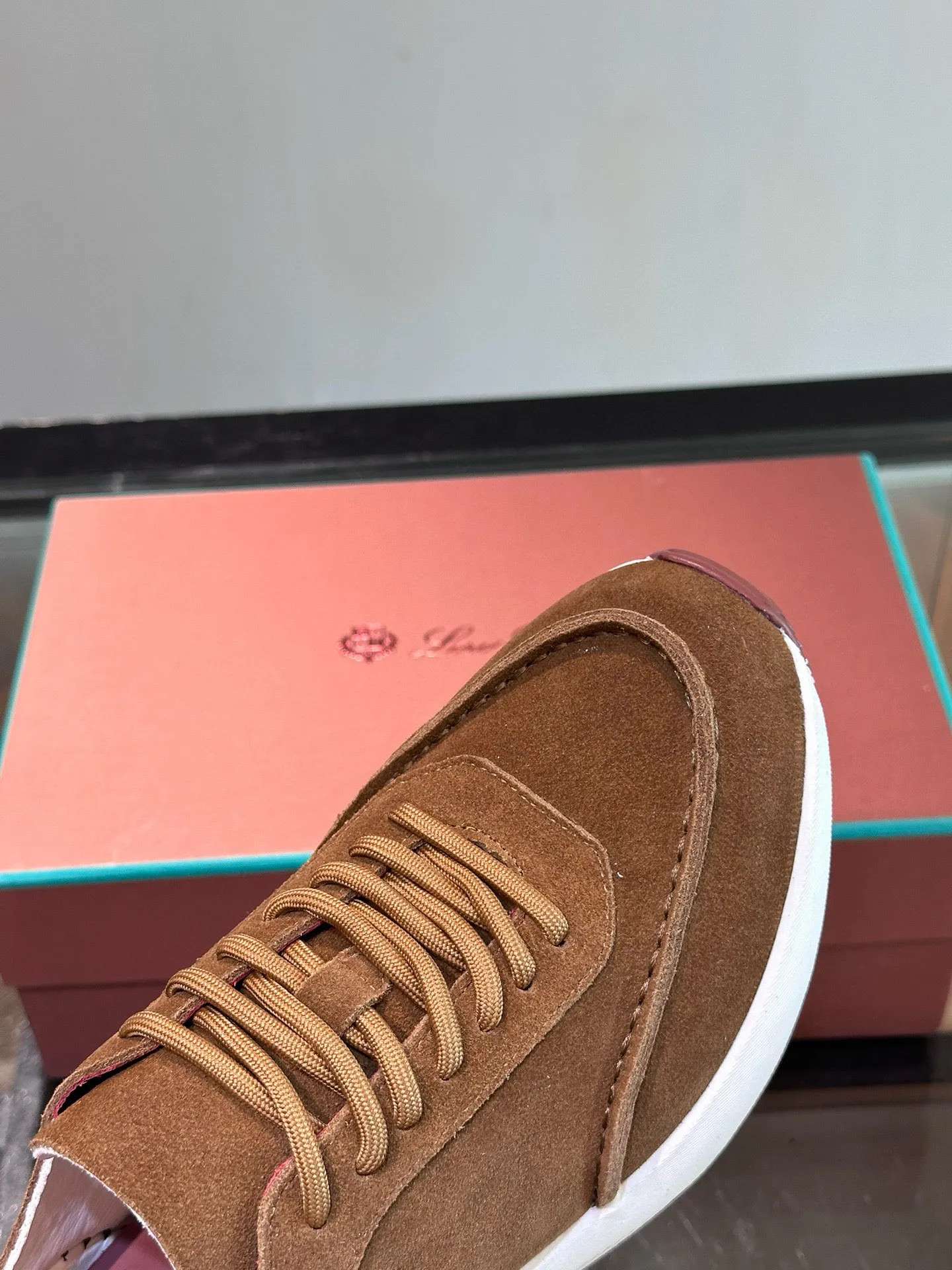 Factory price: 540💰Loro men's shoes💰iana niche Loro classic jogging shoes, men's lace-up casual shoes and sneakers, high-quality lightweight and comfortable fabrics, suitable for outdoor leisure, the color scheme is young and energetic, and it looks great with sportswear or casual suits! Size: 39-46 (customized sizes of 45 and 46 are non-refundable)